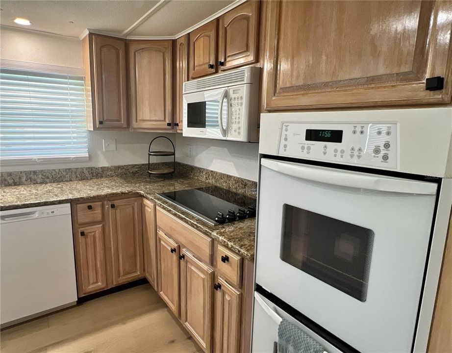 Active With Contract: $109,900 (1 beds, 1 baths, 552 Square Feet)