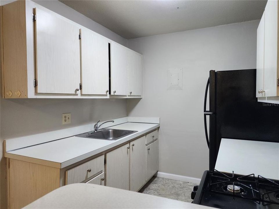 For Sale: $140,000 (1 beds, 1 baths, 574 Square Feet)