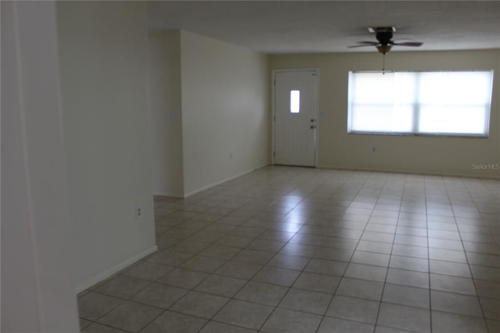 For Rent: $1,900 (4 beds, 2 baths, 1428 Square Feet)