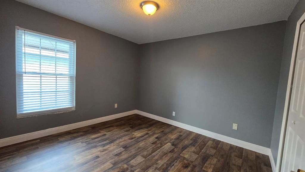 Active With Contract: $1,850 (3 beds, 2 baths, 1182 Square Feet)