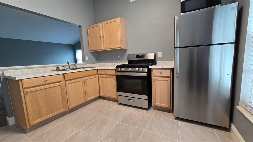 Active With Contract: $1,850 (3 beds, 2 baths, 1182 Square Feet)