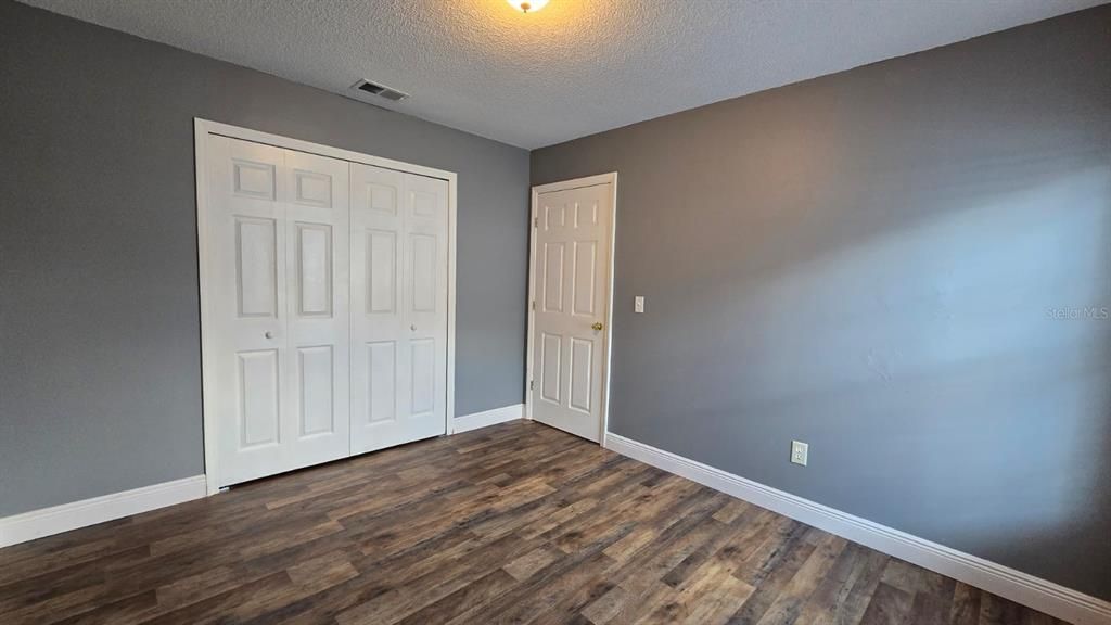 Active With Contract: $1,850 (3 beds, 2 baths, 1182 Square Feet)