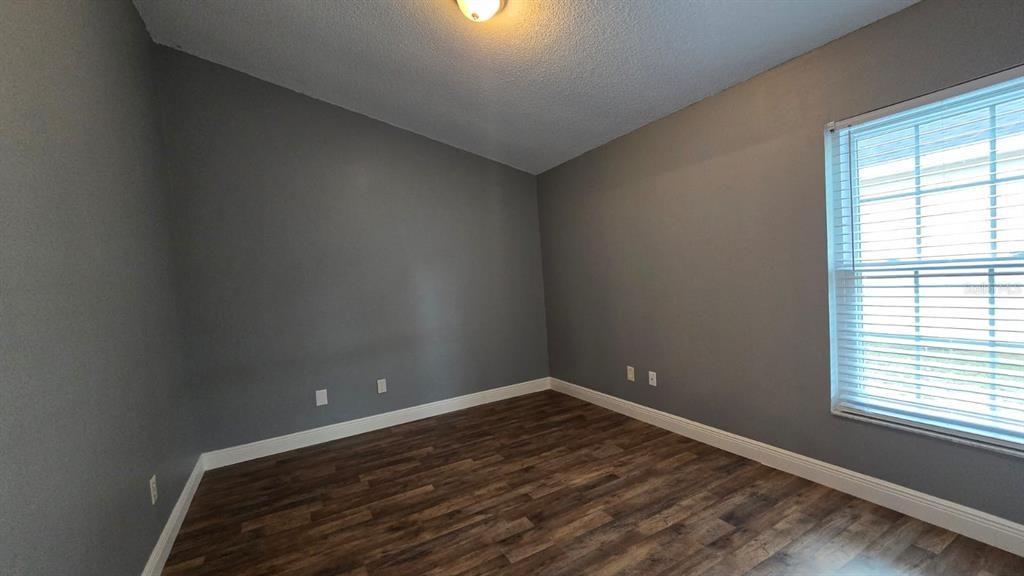 Active With Contract: $1,850 (3 beds, 2 baths, 1182 Square Feet)