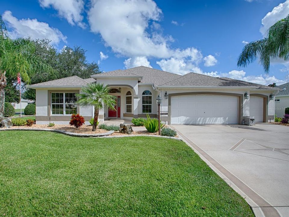 For Sale: $589,000 (3 beds, 2 baths, 1967 Square Feet)