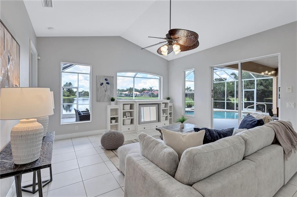 Active With Contract: $809,000 (4 beds, 3 baths, 2912 Square Feet)