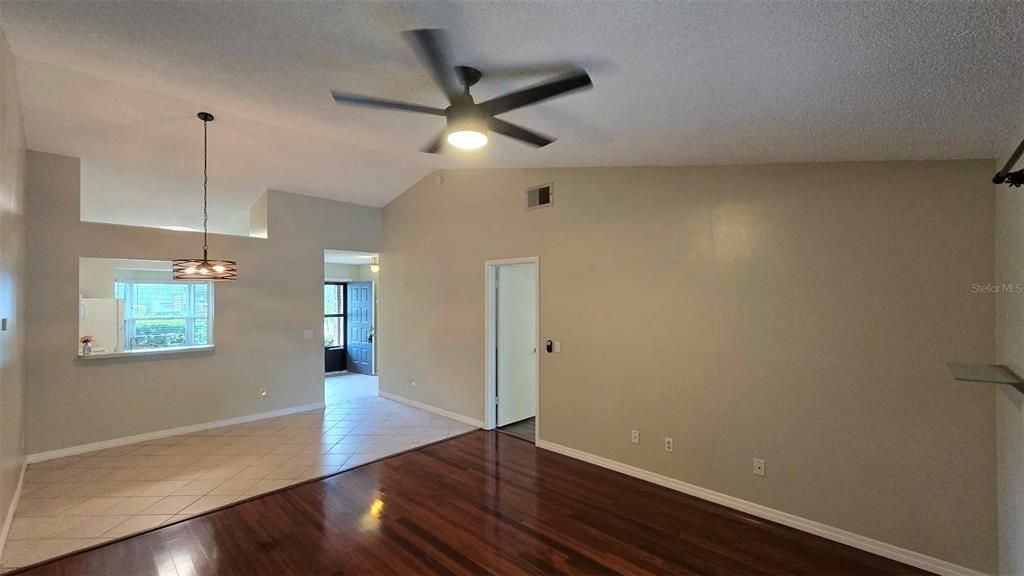 For Rent: $1,875 (3 beds, 2 baths, 1126 Square Feet)