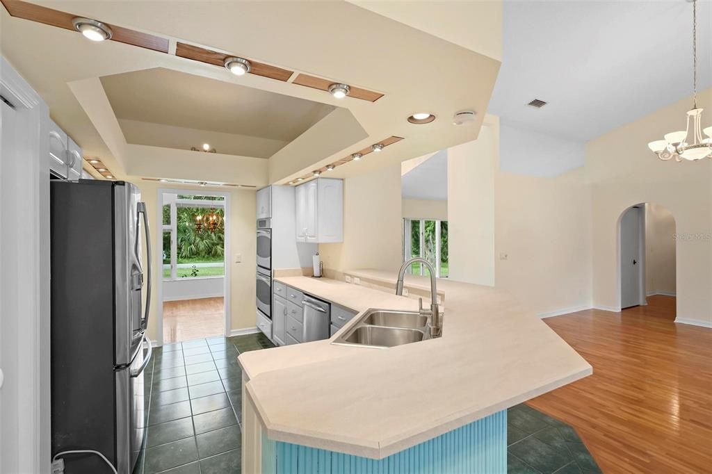 Active With Contract: $757,900 (4 beds, 2 baths, 2285 Square Feet)