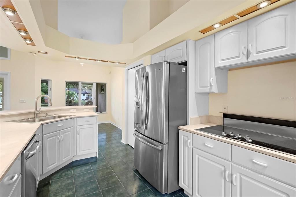 Active With Contract: $757,900 (4 beds, 2 baths, 2285 Square Feet)