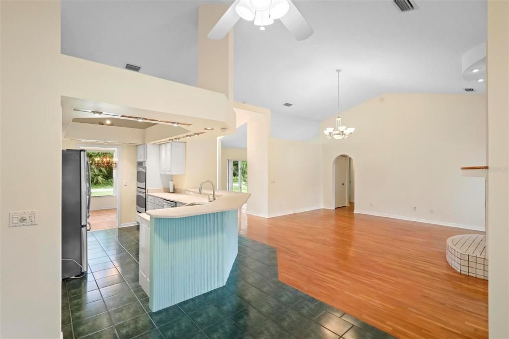 Active With Contract: $757,900 (4 beds, 2 baths, 2285 Square Feet)