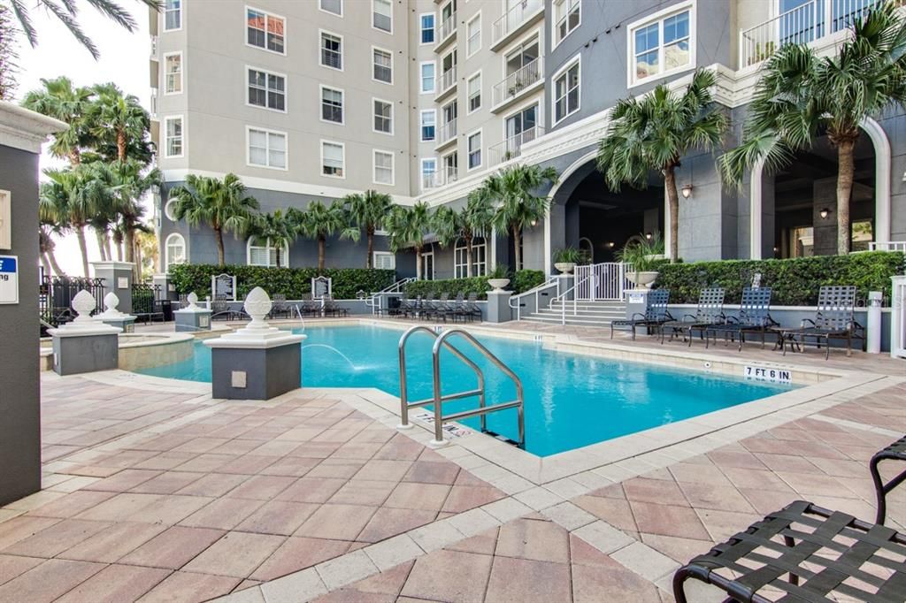 Active With Contract: $2,850 (2 beds, 2 baths, 1274 Square Feet)