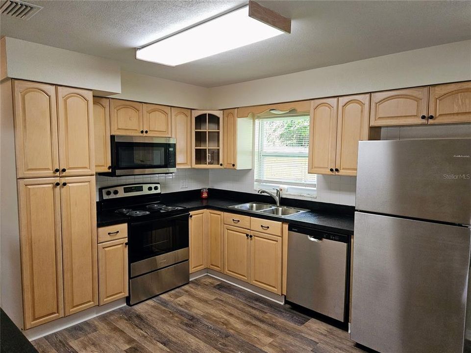 For Rent: $2,350 (2 beds, 2 baths, 960 Square Feet)