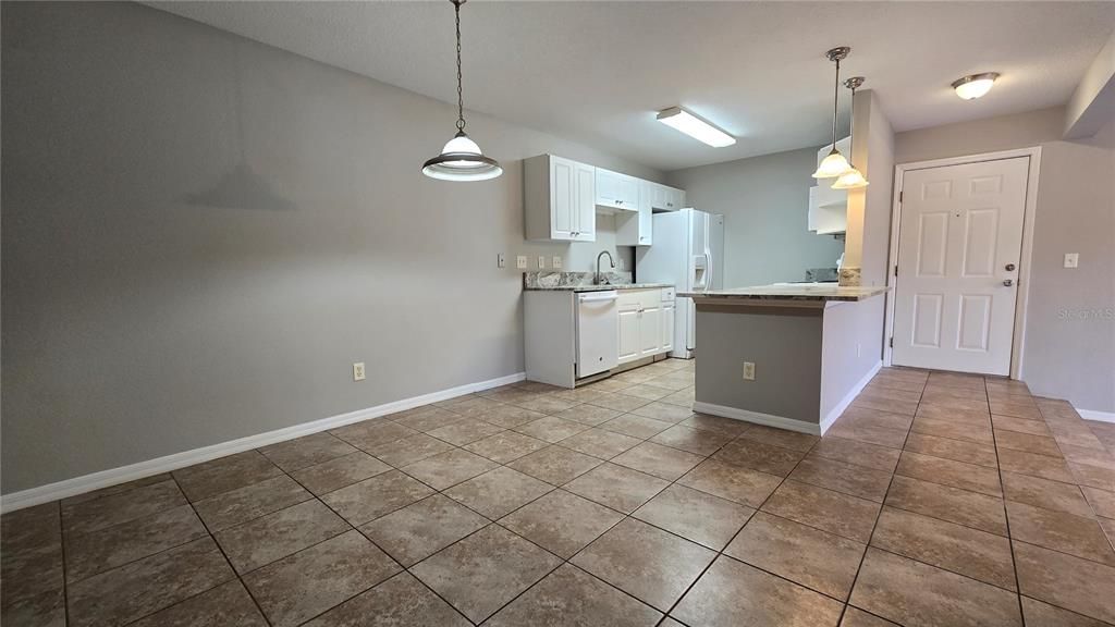 Active With Contract: $1,500 (2 beds, 2 baths, 1053 Square Feet)