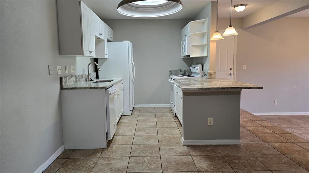 Active With Contract: $1,500 (2 beds, 2 baths, 1053 Square Feet)