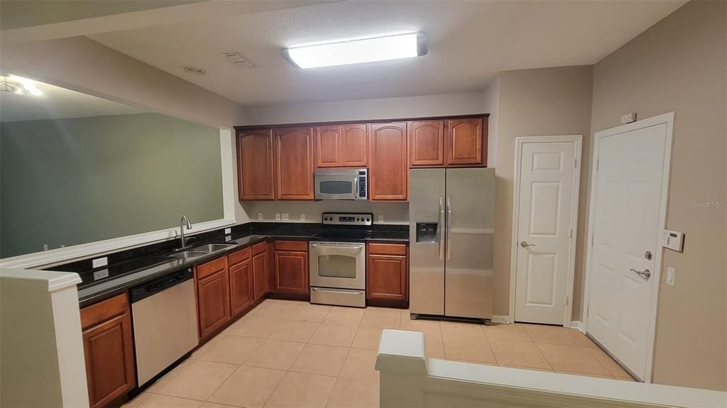 For Rent: $2,650 (3 beds, 2 baths, 1672 Square Feet)