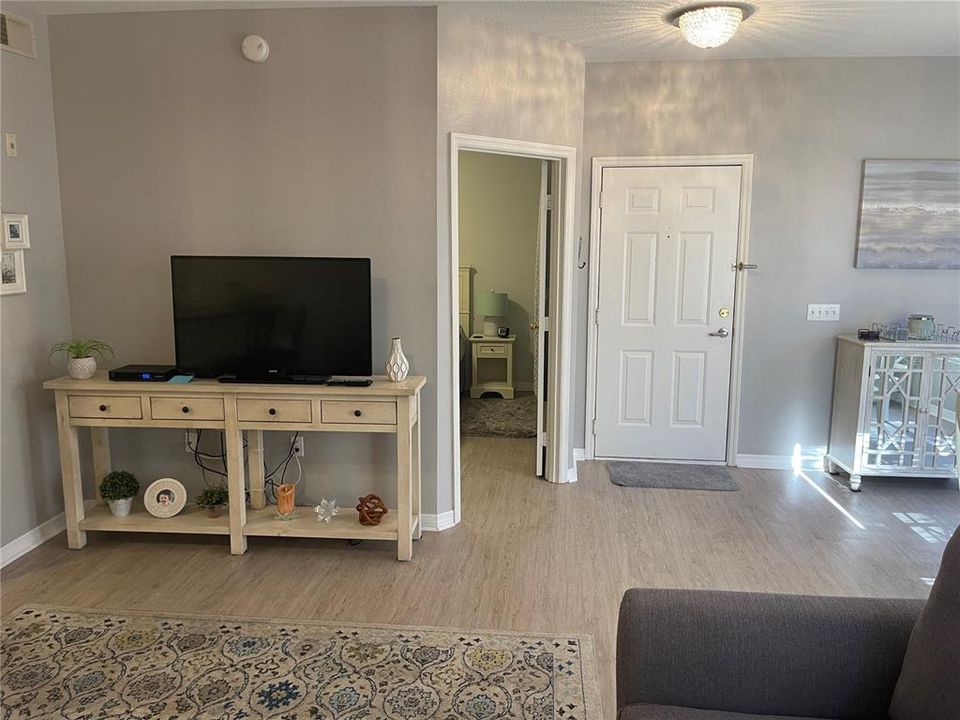 For Rent: $1,800 (1 beds, 1 baths, 672 Square Feet)