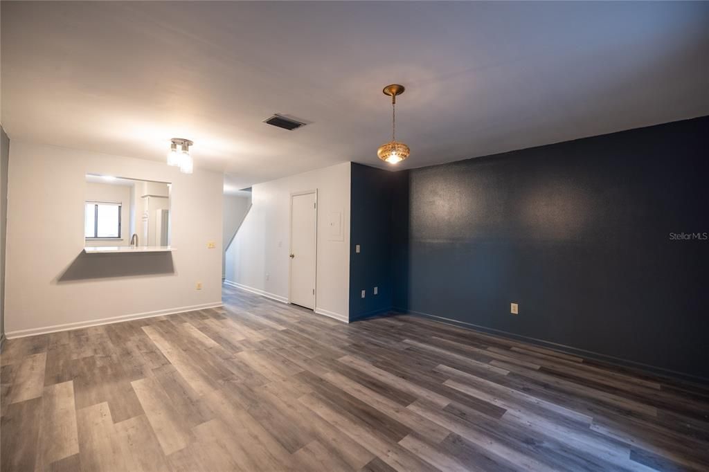 For Sale: $215,000 (2 beds, 1 baths, 1078 Square Feet)