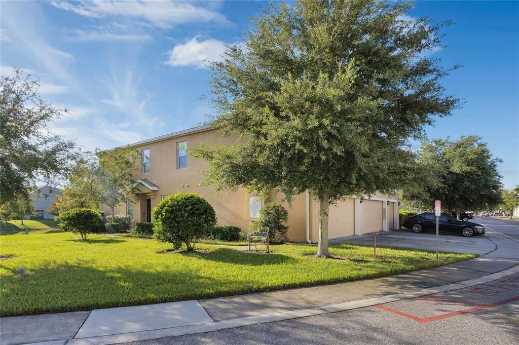 Active With Contract: $320,000 (3 beds, 2 baths, 1639 Square Feet)