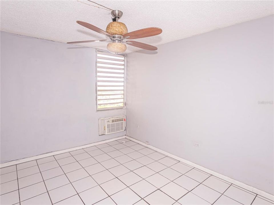 Active With Contract: $115,000 (3 beds, 1 baths, 0 Square Feet)