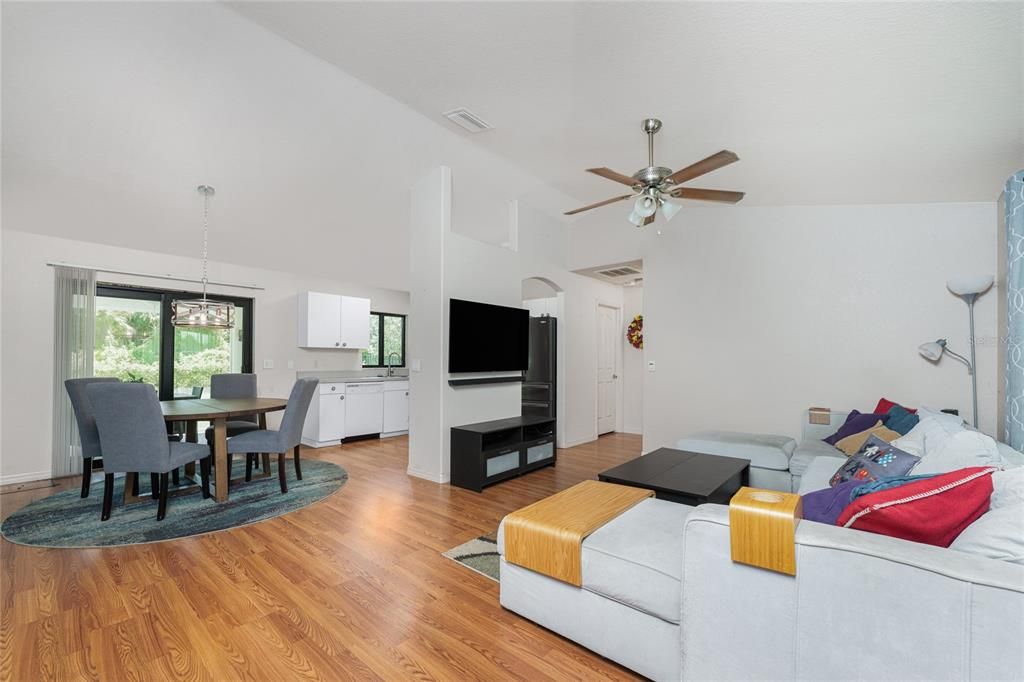 Active With Contract: $259,000 (3 beds, 2 baths, 1124 Square Feet)