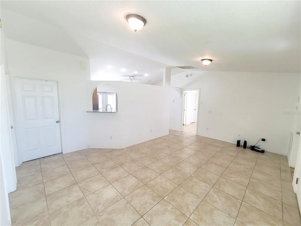 For Sale: $289,900 (3 beds, 2 baths, 1080 Square Feet)