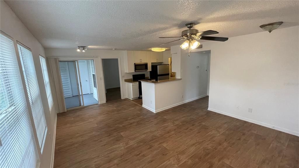 For Rent: $1,900 (2 beds, 2 baths, 971 Square Feet)