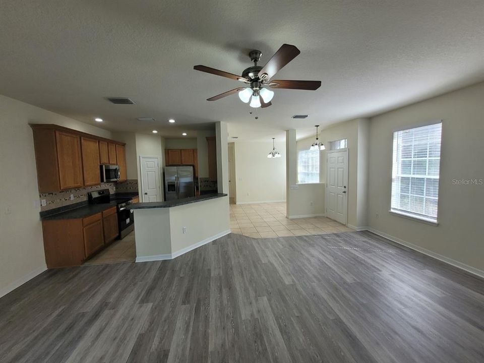 For Rent: $2,050 (3 beds, 2 baths, 1686 Square Feet)