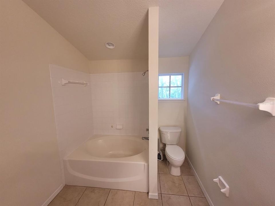 For Rent: $2,050 (3 beds, 2 baths, 1686 Square Feet)