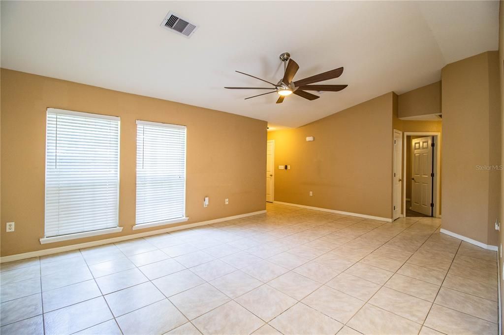 Active With Contract: $259,900 (3 beds, 2 baths, 1225 Square Feet)