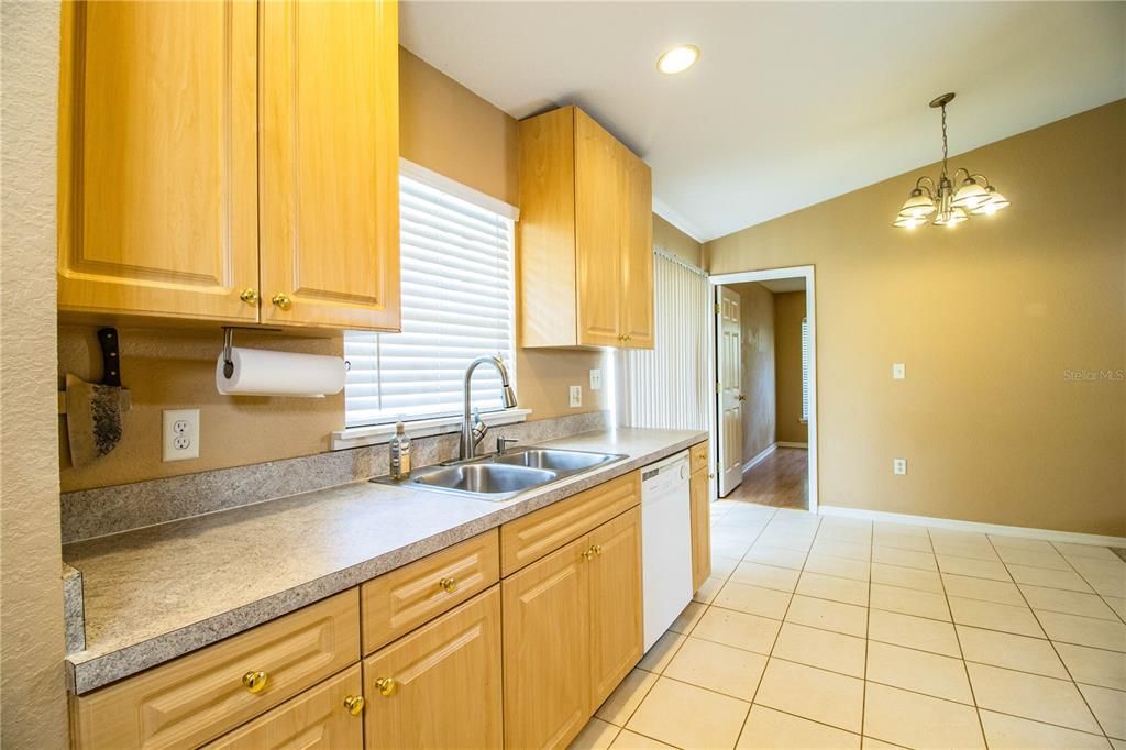 Active With Contract: $259,900 (3 beds, 2 baths, 1225 Square Feet)