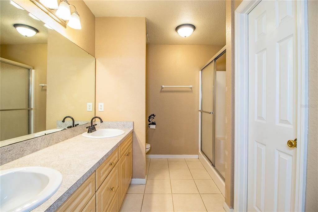 Active With Contract: $259,900 (3 beds, 2 baths, 1225 Square Feet)