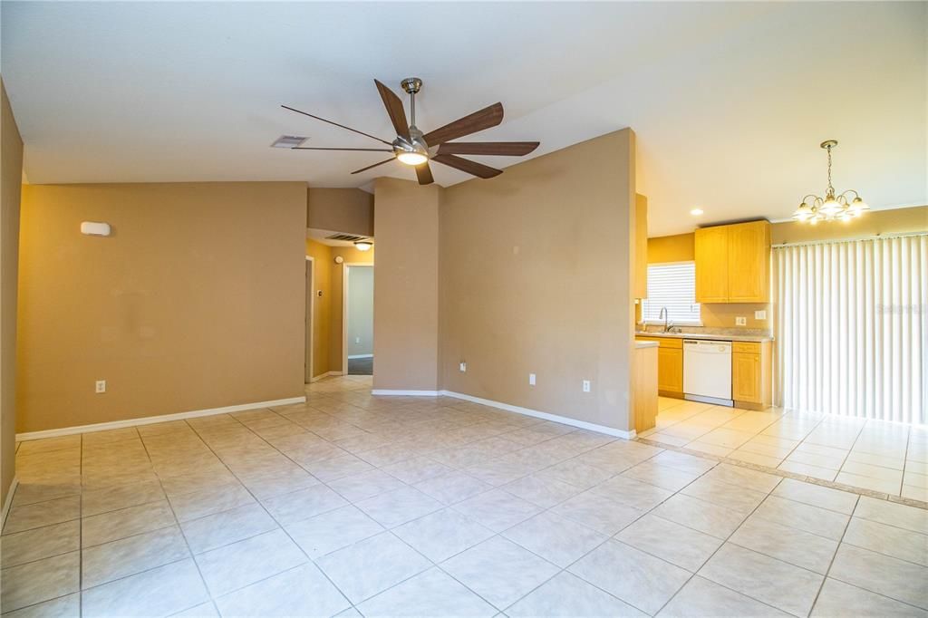 Active With Contract: $259,900 (3 beds, 2 baths, 1225 Square Feet)