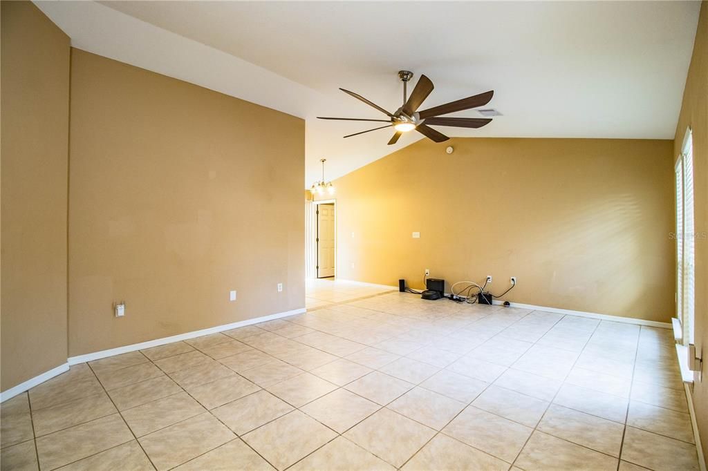 Active With Contract: $259,900 (3 beds, 2 baths, 1225 Square Feet)