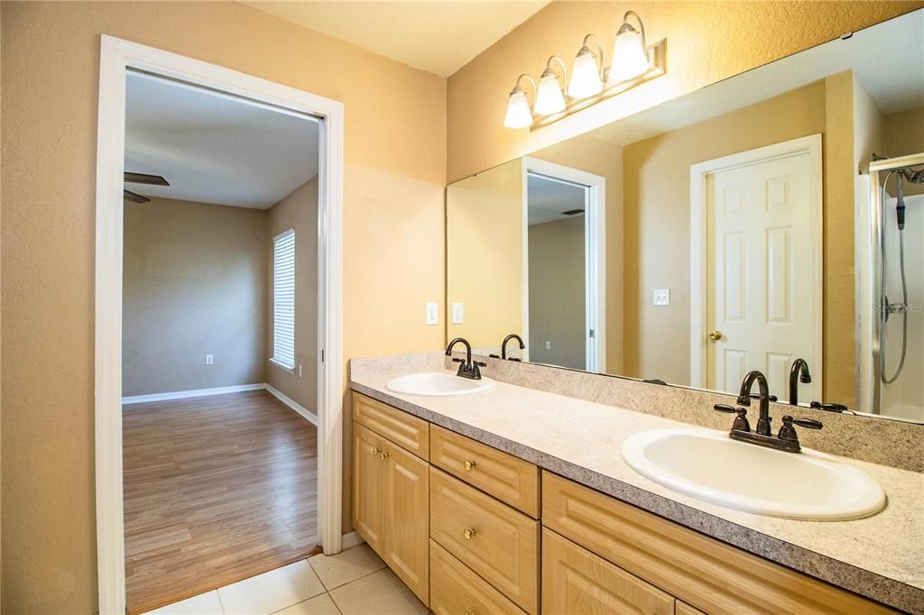 Active With Contract: $259,900 (3 beds, 2 baths, 1225 Square Feet)