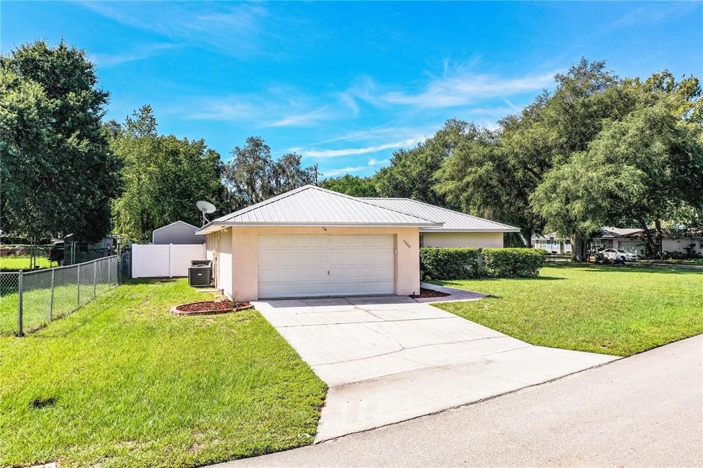 Active With Contract: $259,900 (3 beds, 2 baths, 1225 Square Feet)