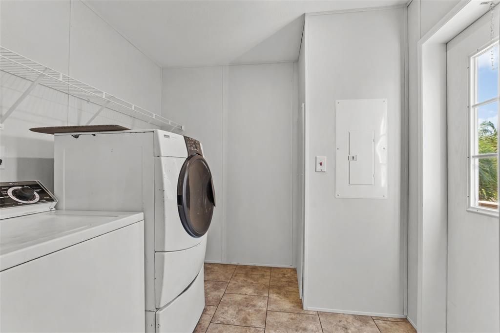 For Sale: $245,000 (3 beds, 2 baths, 1456 Square Feet)