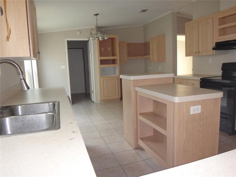 Active With Contract: $209,900 (3 beds, 2 baths, 1566 Square Feet)