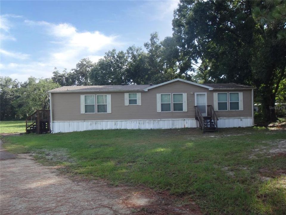 Active With Contract: $209,900 (3 beds, 2 baths, 1566 Square Feet)