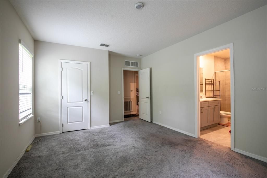 Active With Contract: $369,900 (3 beds, 2 baths, 1560 Square Feet)