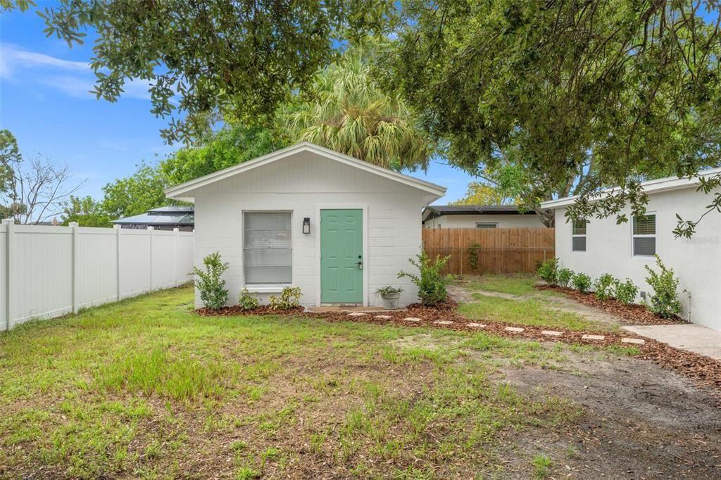 Active With Contract: $600,000 (4 beds, 2 baths, 1834 Square Feet)