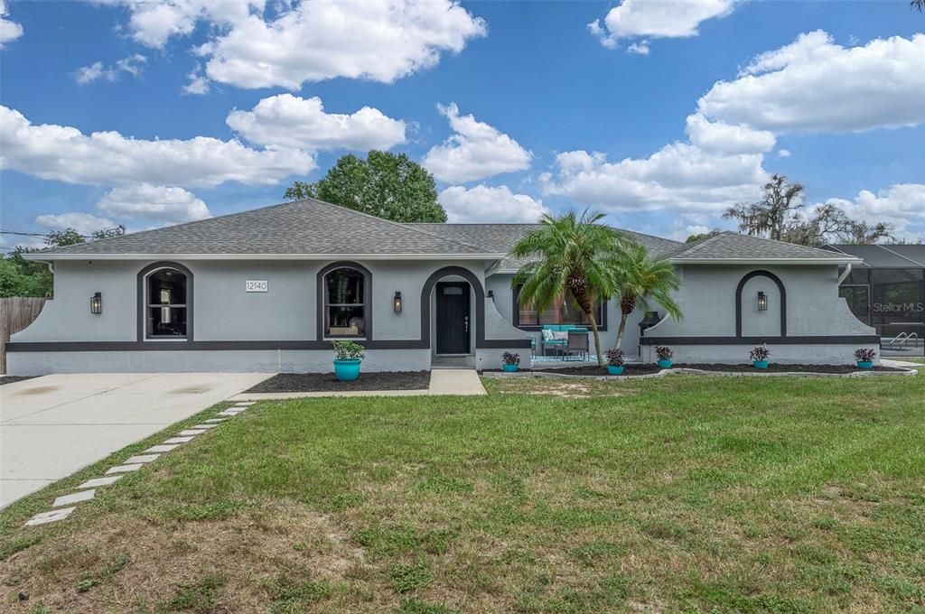 Active With Contract: $400,000 (3 beds, 3 baths, 2316 Square Feet)