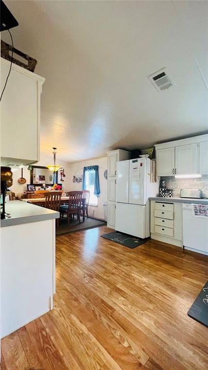 Active With Contract: $220,000 (3 beds, 2 baths, 1400 Square Feet)