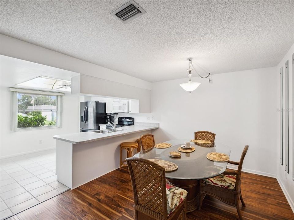 For Sale: $224,900 (2 beds, 2 baths, 1148 Square Feet)