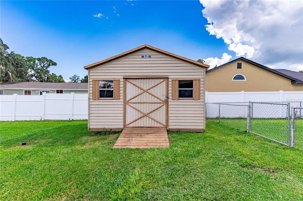 For Sale: $410,000 (3 beds, 2 baths, 1977 Square Feet)