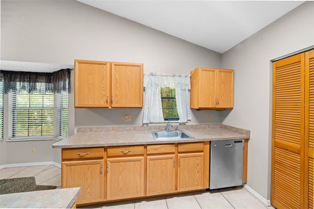 For Sale: $239,500 (3 beds, 2 baths, 1364 Square Feet)