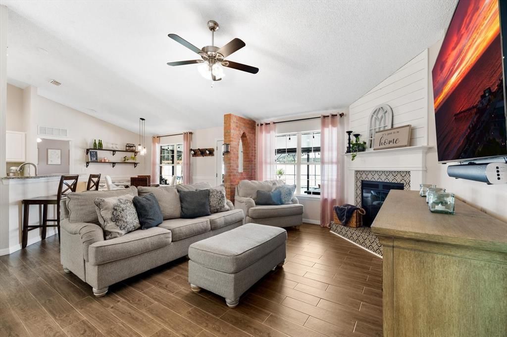 Active With Contract: $449,000 (4 beds, 2 baths, 1760 Square Feet)