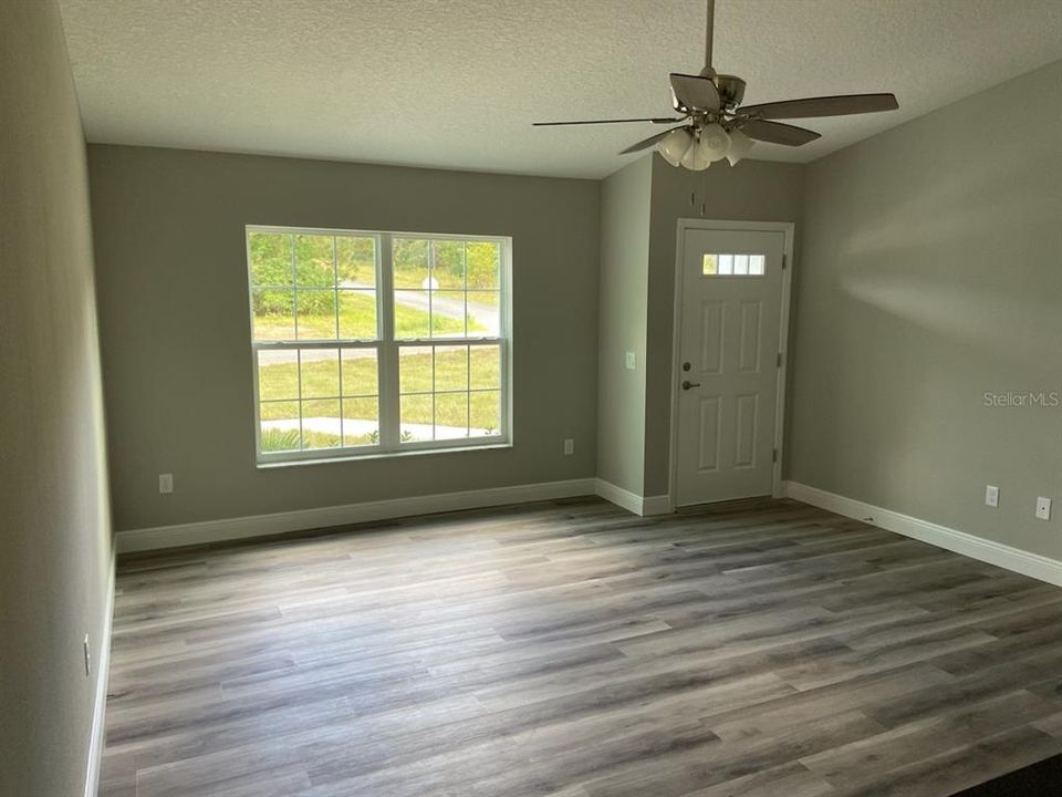 Active With Contract: $249,900 (3 beds, 2 baths, 1405 Square Feet)