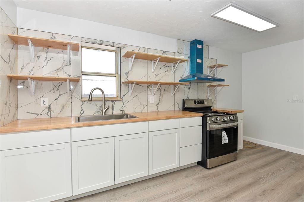 For Sale: $255,000 (2 beds, 1 baths, 788 Square Feet)