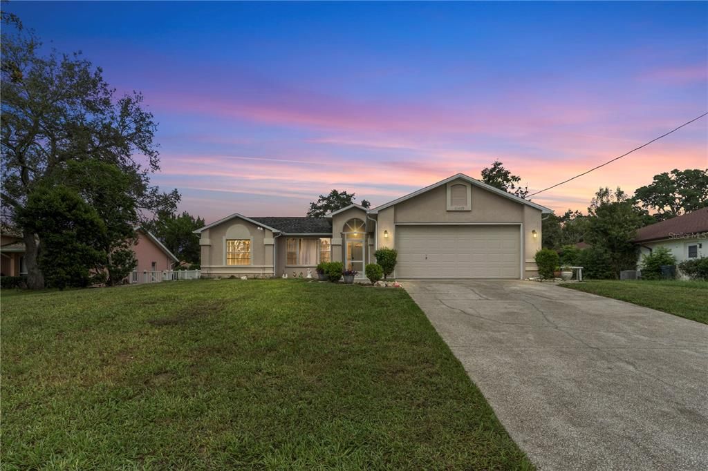 For Sale: $300,000 (3 beds, 2 baths, 1336 Square Feet)