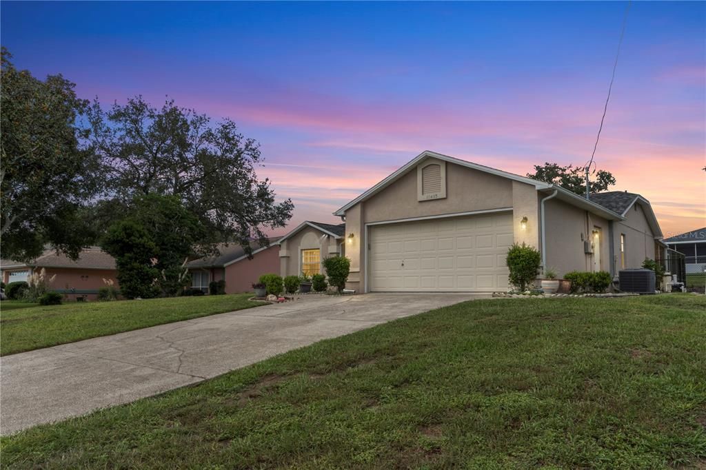 For Sale: $300,000 (3 beds, 2 baths, 1336 Square Feet)