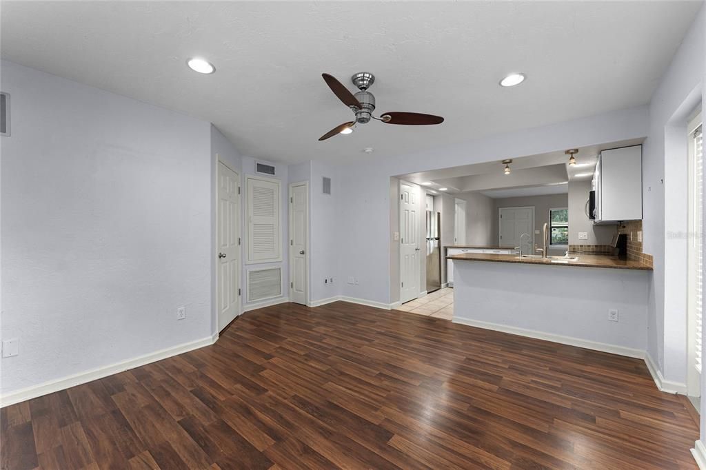 Active With Contract: $359,000 (3 beds, 2 baths, 1300 Square Feet)